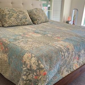 Pottery Barn quilt/coverlet King